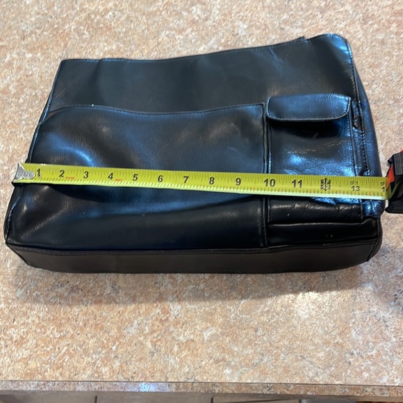 Black leather Wilson’s Leather purse - Picture 9 of 13